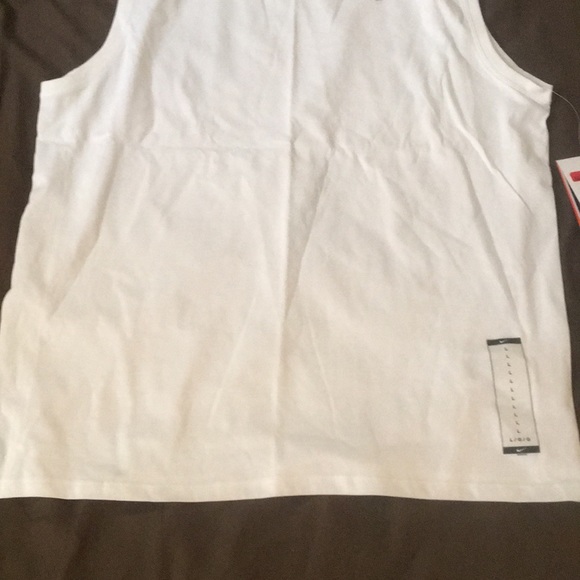 Nike dri fit sports tank top brand NWT 30$ - Picture 3 of 4